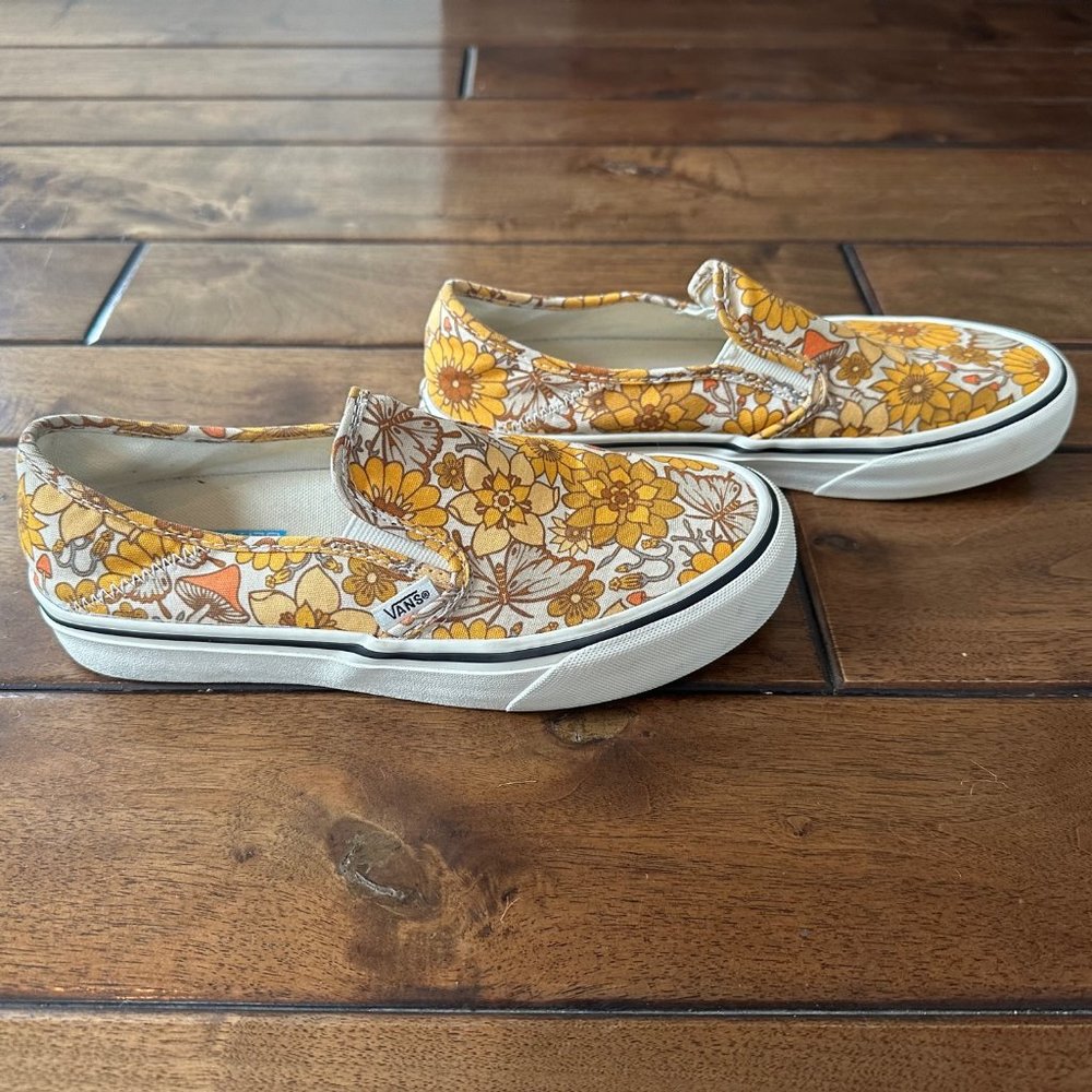 Vans Slip Ons Trippy Floral Mushroom Womens Size 7